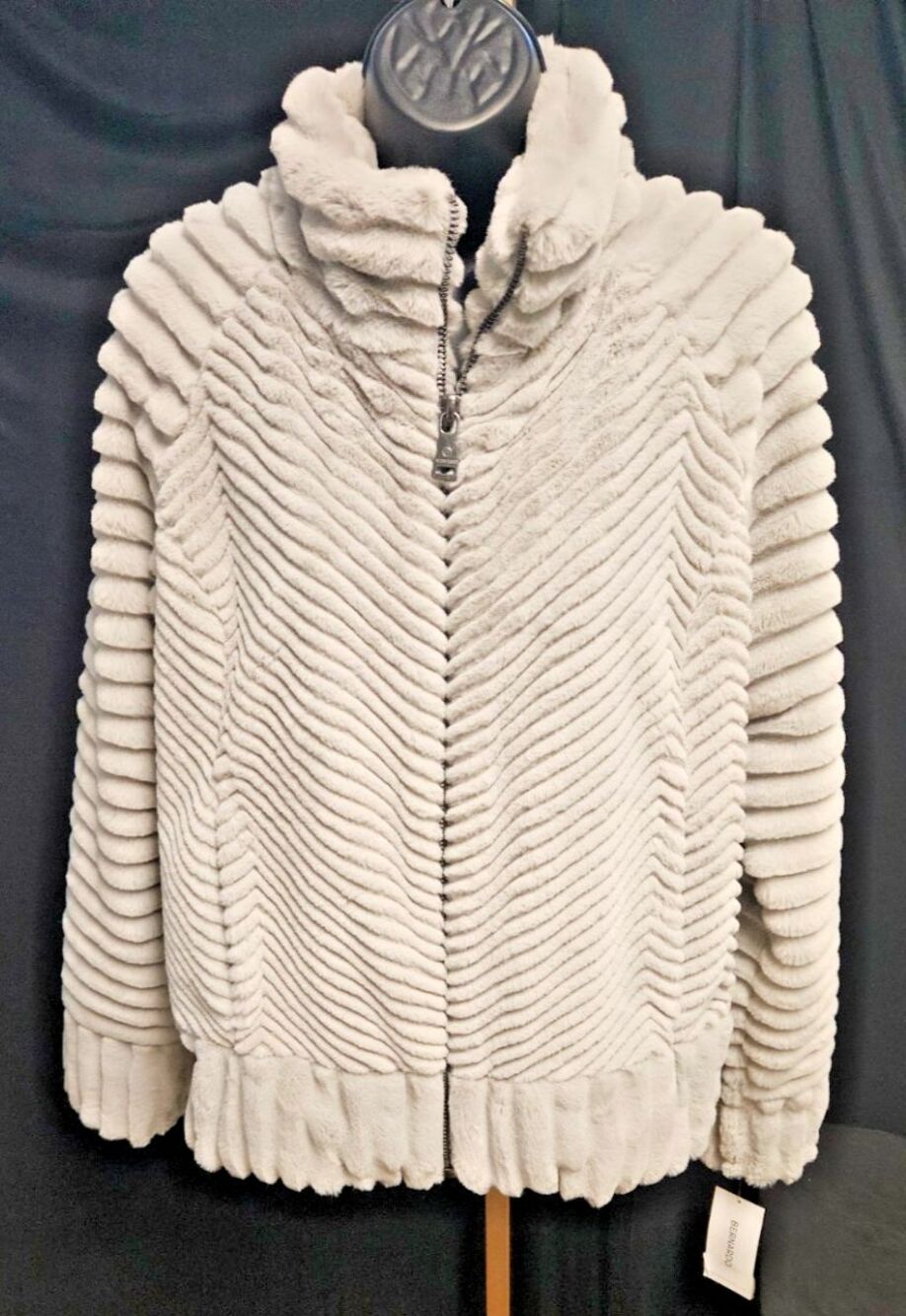 ADORABLE BERNARDO SZ L GRAY FAUX MINK FUR JACKET  WITH SATIN LINING NWT